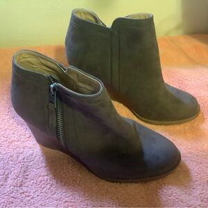 Stylish Suede Ankle Boots with Zipper